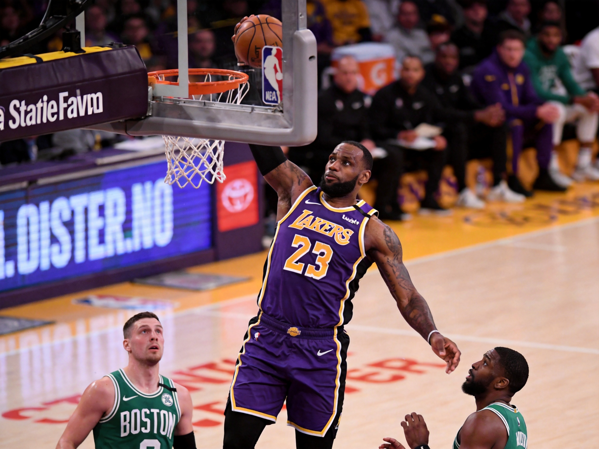 NBA湖人108-102凯尔特人比赛现场